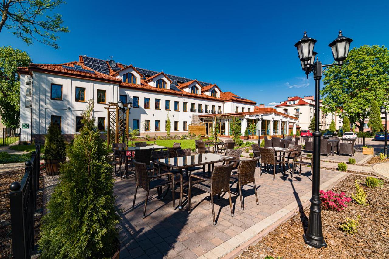 Villa Astra - Apartments & Restaurant 오시비엥침 외부 사진
