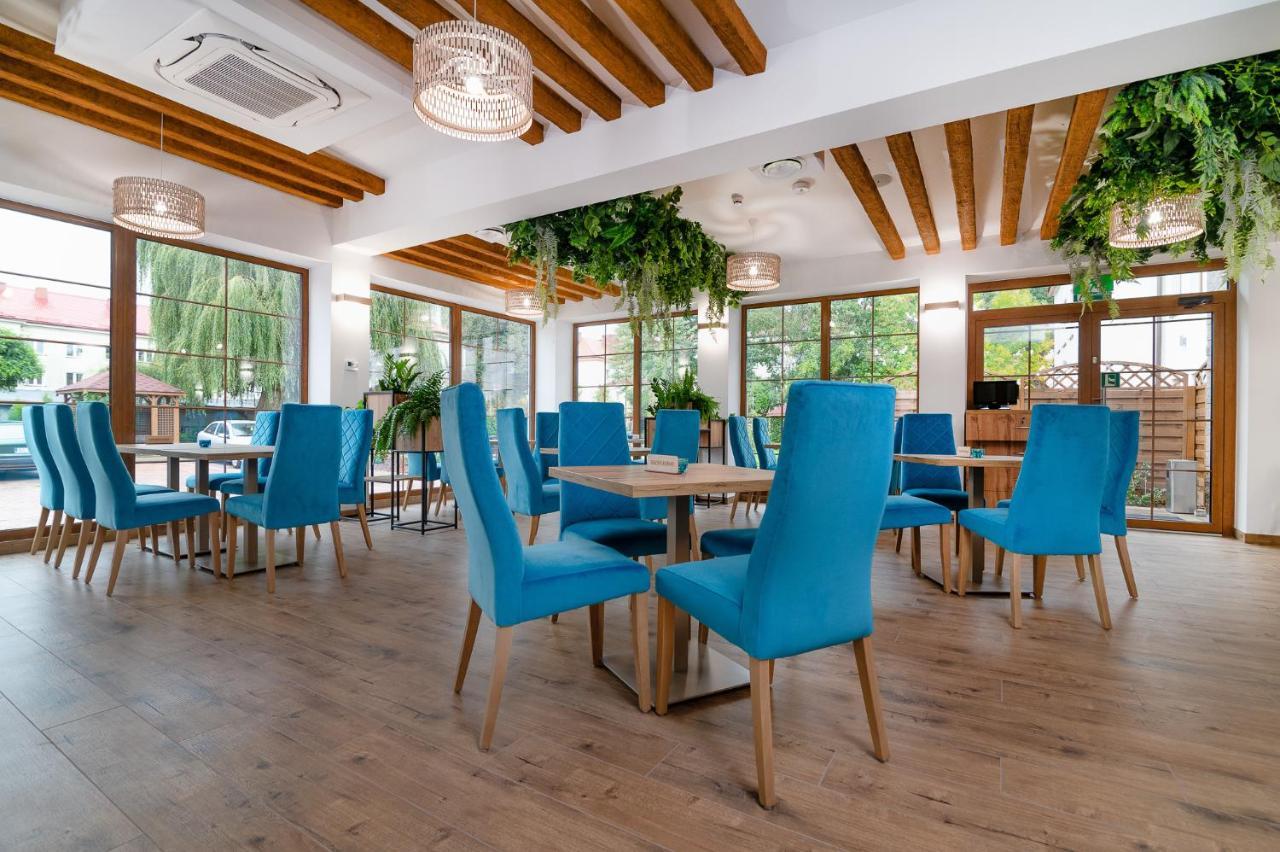 Villa Astra - Apartments & Restaurant 오시비엥침 외부 사진