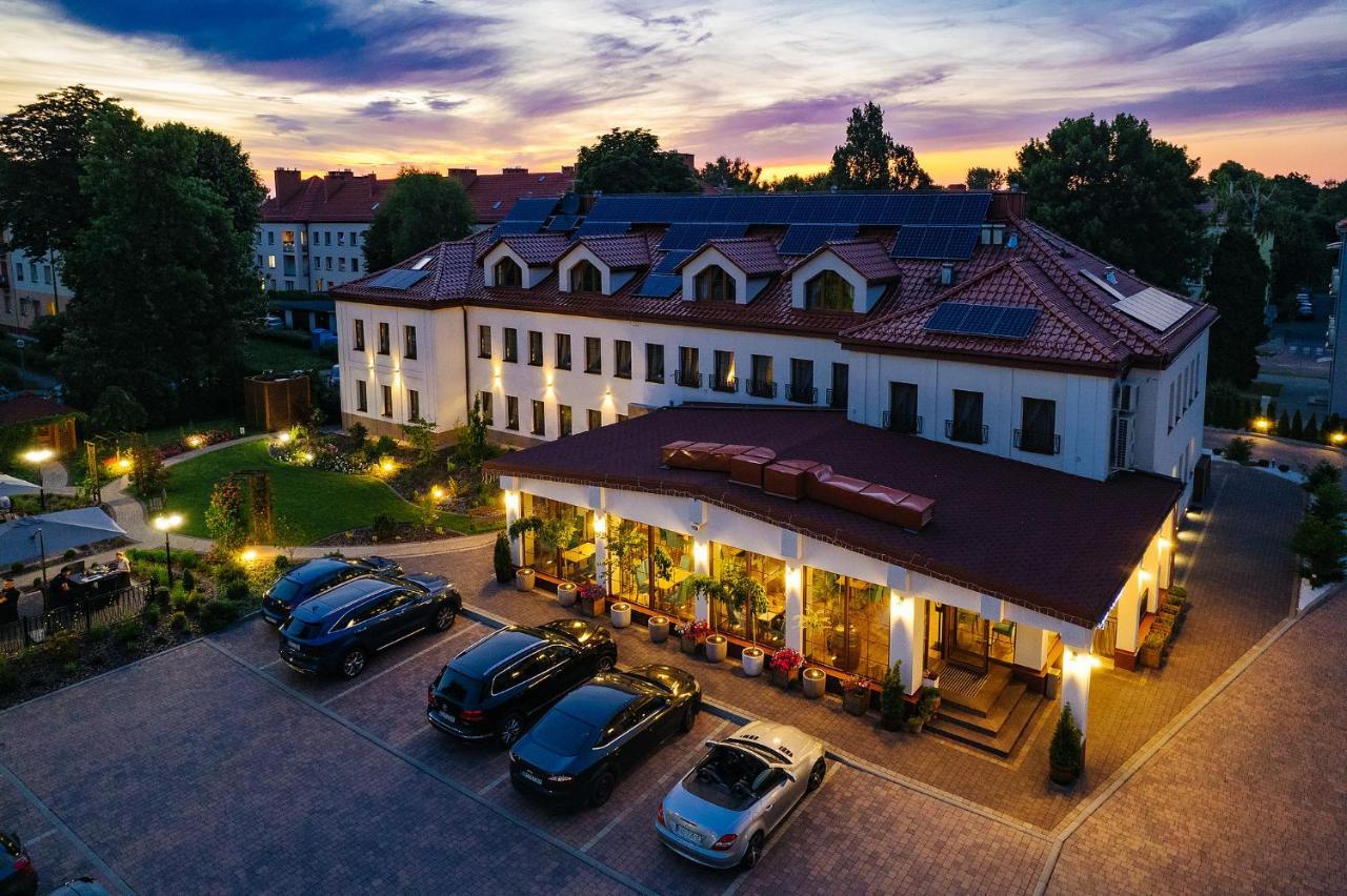 Villa Astra - Apartments & Restaurant 오시비엥침 외부 사진